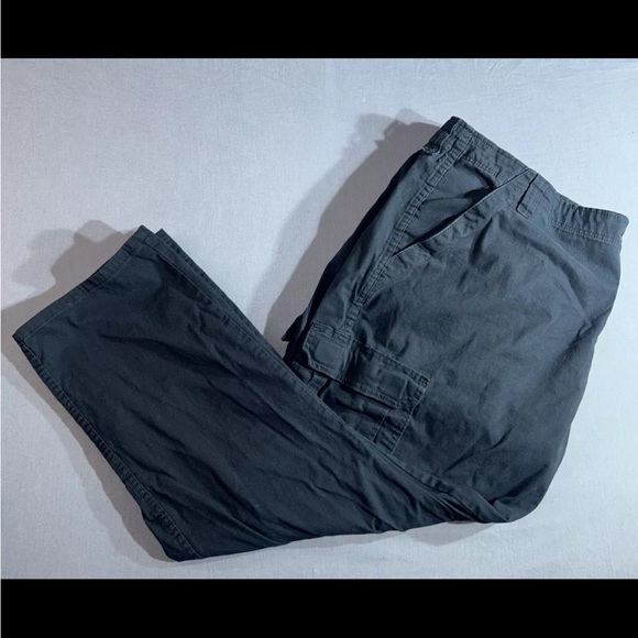 Wrangler Other - Wrangler Relaxed Fit Cargo 42x30